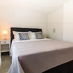 Holiday Home Sevid דירה *